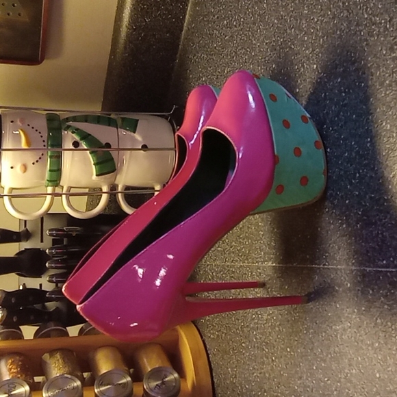 Hot Pink Platform heels by Shoe Republic - Picture 4 of 8